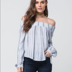 Socialite off the shoulder long sleeve top